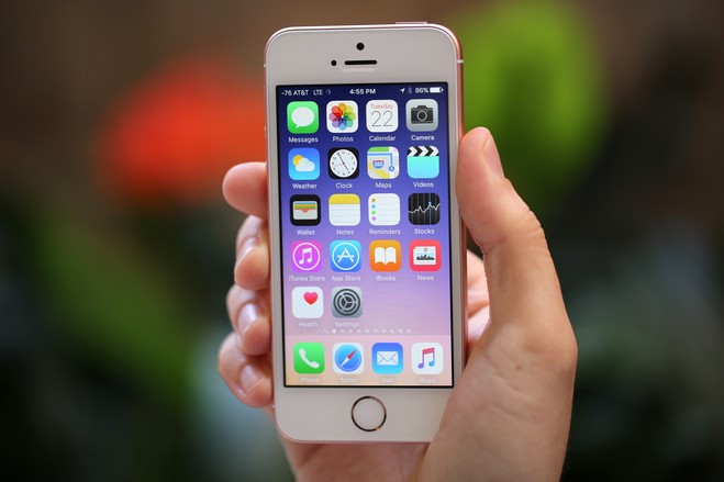đánh giá pin iphone se