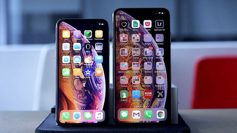 so-sanh-iphone-xs-va-xs-max_1611287301 Thiết kế bên ngoài của iPhone XS và XS Max gần như là như nhau