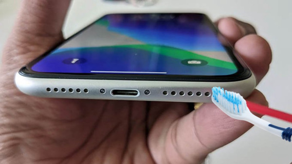 vệ sinh loa iphone