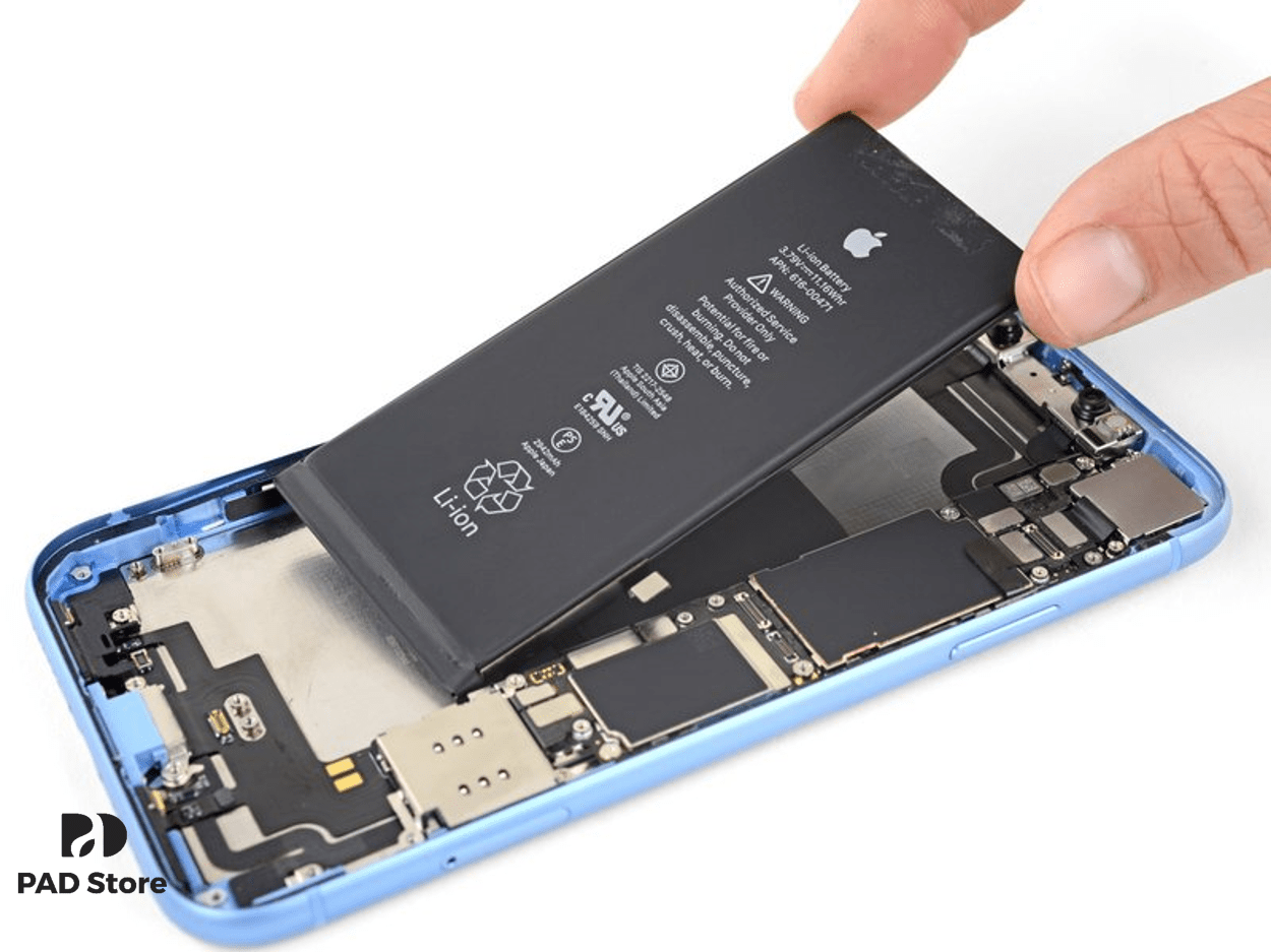 thay_pin_iphone_xr-min_1691483164-1 dịch vụ thay pin iphone xr hcm