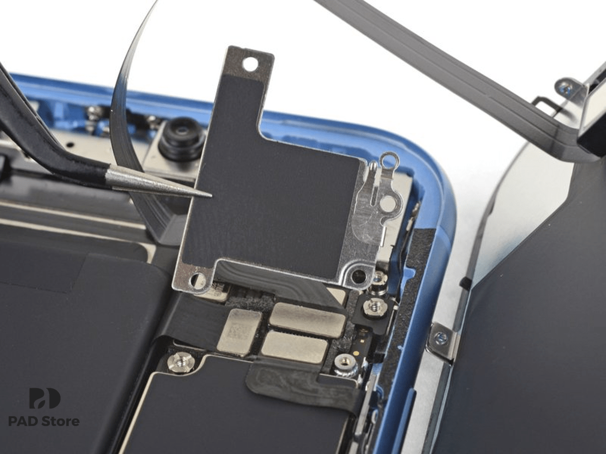 thay_pin_iphone_xr_4-min_1691483153 pin của iphone xr